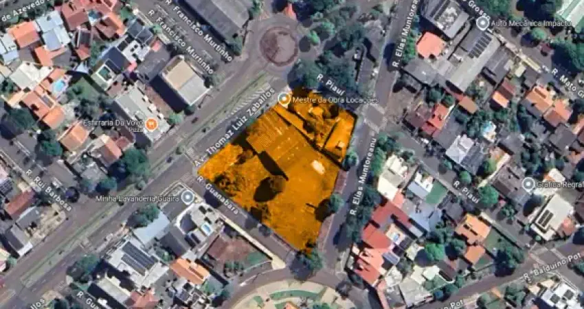 Quadra inteira à venda no centro de guaíra medindo 3.574 m2 localizada na avenida principal.