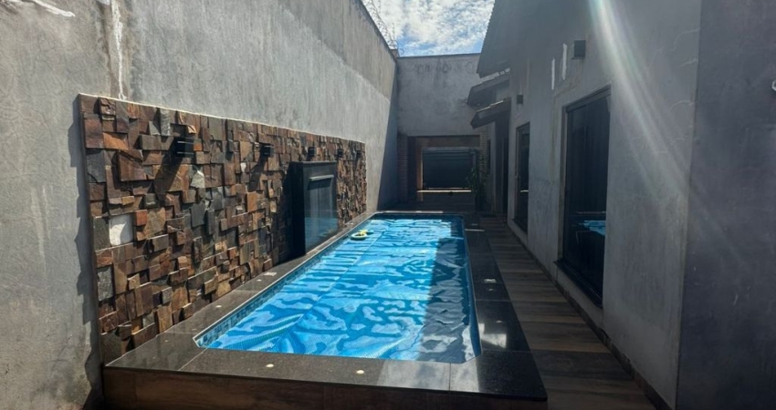 Linda Casa completa com piscina no Bairro Flamboyant 2