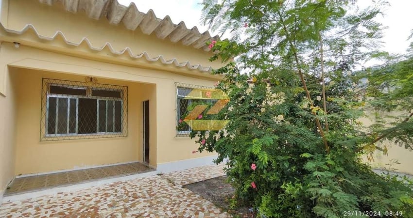 CASA TÉRREO, com área externa, BANGU, Próximo ao PARQUE LEOPOLDINA