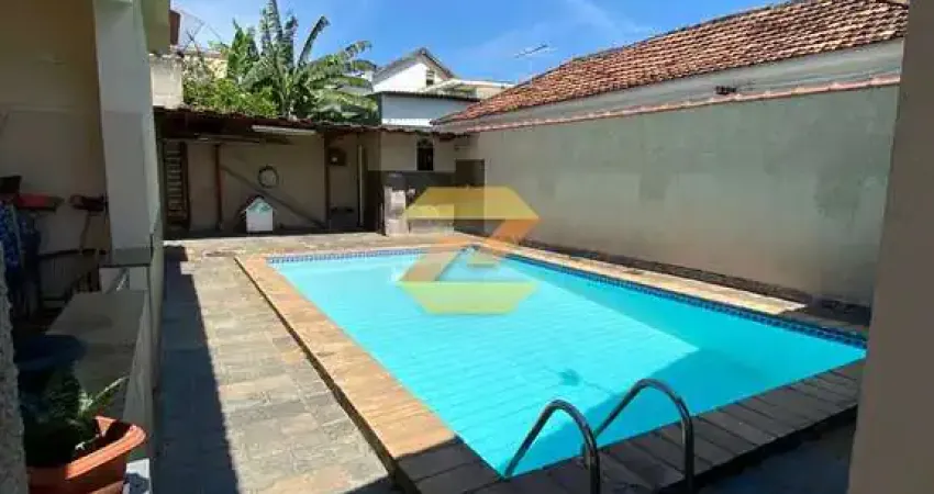 Casa ampla com quintal enorme, piscina, área gourmet, 3 quartos, 3 banheiros