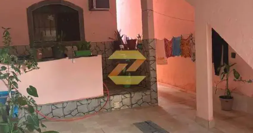 Duas casas independentes: térreo + 2º andar, garagem, 3 minutos do centro bangu