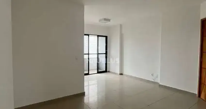 Apartamento à venda semimobiliado com 3/4 sendo 1 suíte e 2 vagas de garagem.