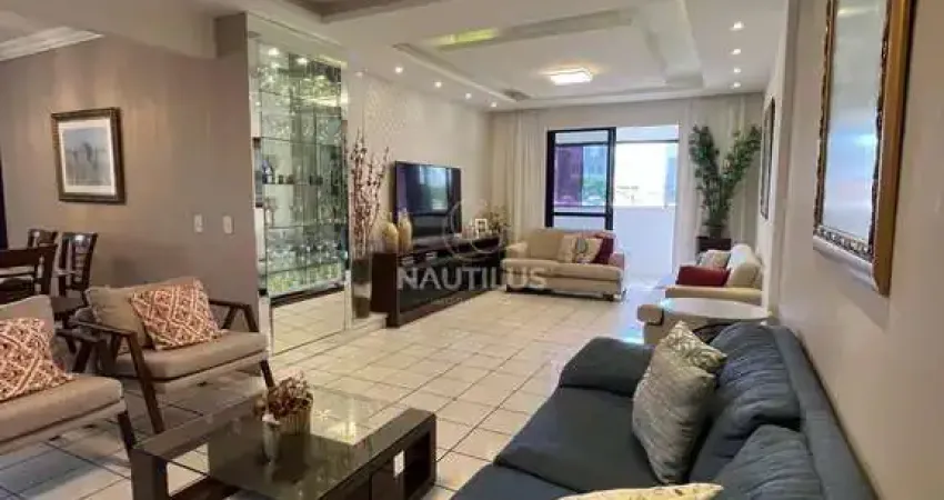 Apartamento com 3/4 suítes, com varanda e closet com 2 vagas de garagem.