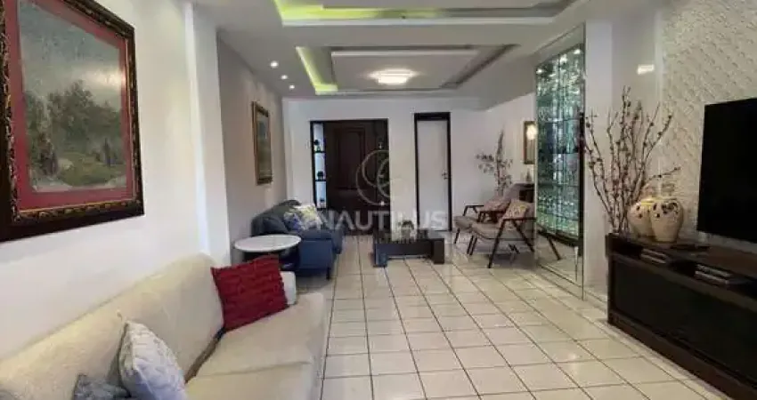 Apartamento com 3/4 suítes, com varanda e closet com 2 vagas de garagem.