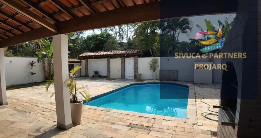 VENDO EXCELENTE CASA EM CONDOMÍNIO COM 5 quartos  (3 SUÍTES)