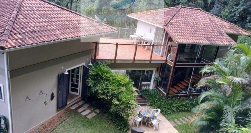 ITAIPAVA - Linda Casa em condomínio com excelente localização - 4 quartos (2 suítes)