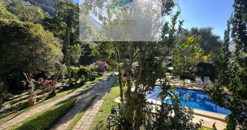 ITAIPAVA, PROXIMO AO CENTRO - CONDOMÍNIO FECHADO - MARAVILHOSA CASA COM 7 QUARTOS (04 SUITES)