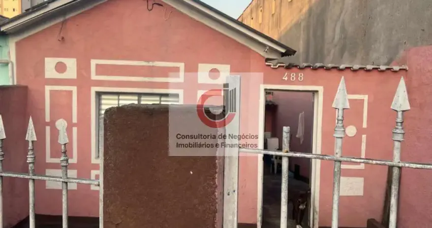 Terreno residencial de 393,04m² sendo 12,30m² de frente, 34,45m² na lateral direita, 28,70m² na lateral esquerda, fechando com 12,60m² nos fundos