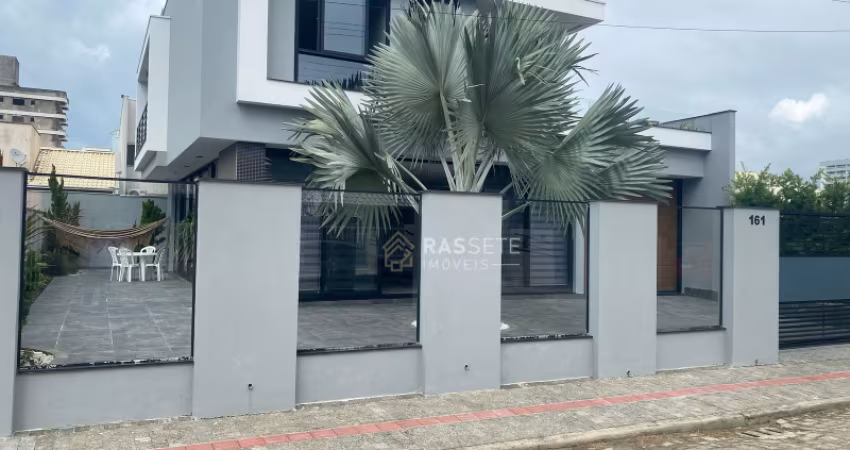 Linda casa mobiliada alto padrão no Gravatá, à 150 metros do mar !