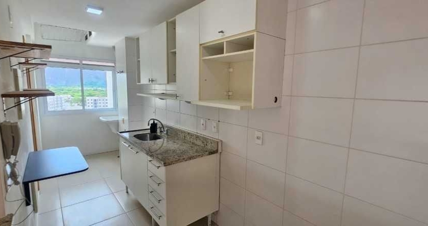 3 quartos com varanda gourmet, suíte e banheiro de serviço.