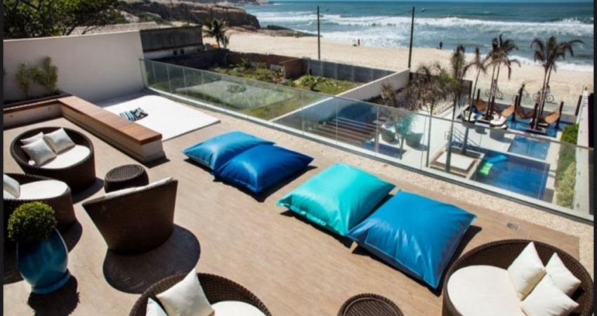Apartamento com clube na praia de frente para o mar