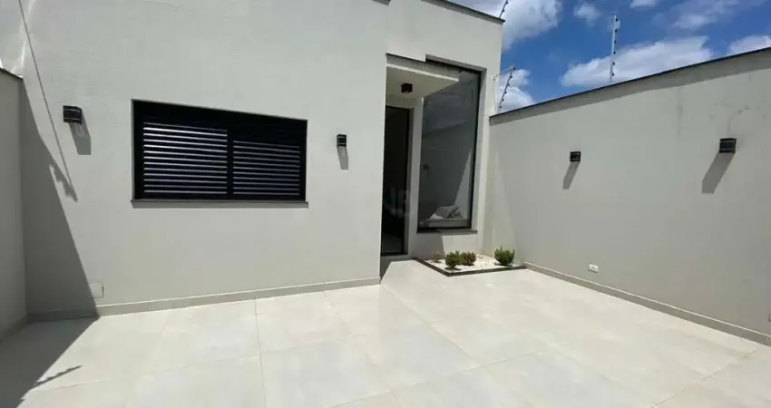 Casa no bairro Água Branca, 2 dormitórios sendo um suíte e quintal amplo para am