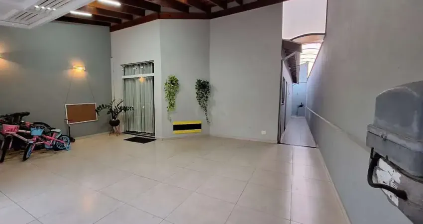 Casa à venda | 2 quartos e cozinha c/ planejados | ar condicionado | vale do sol