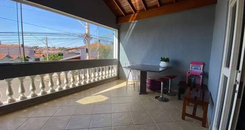 CASA A VENDA/ 3 QUARTOS SENDO 1 SUITE/ VARANDA/ 2 VAGAS/ NAZARETH 2 / PIRACICABA
