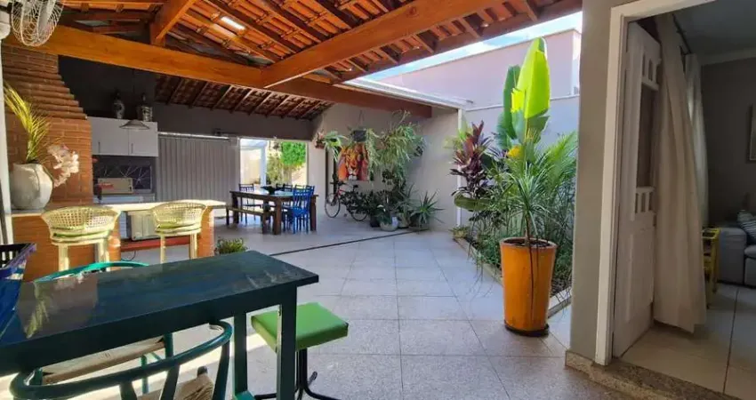 CASA TÉRREA À VENDA/ CONDOMINIO GAIVOTAS/ 3 QUARTOS UMA SUITE c/ HIDROMASSAGEM