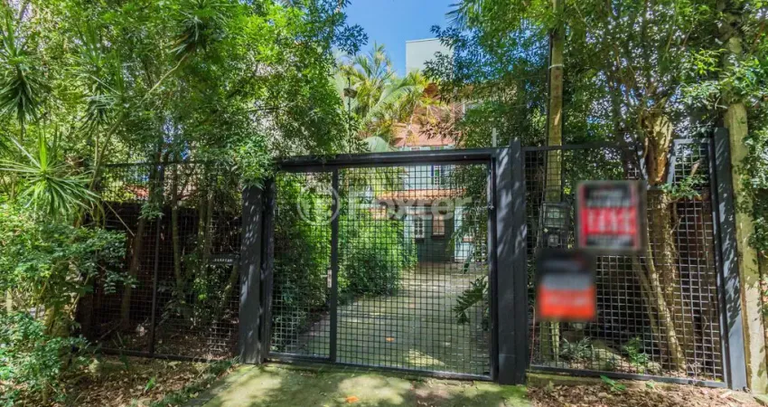 Vendo: Impecável casa com pátio nos altos do bairro Espirito Santo, Porto Alegre.