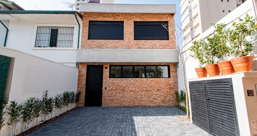 Casa nova com 3 suítes para locação na Vila Olímpia,