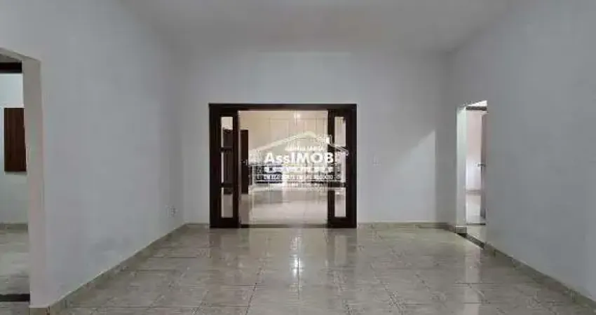 Casa Ampla e Confortável a Venda no Centro – 04 Quartos com 02 Suítes, Arraial D´Angola, Paracatu-MG