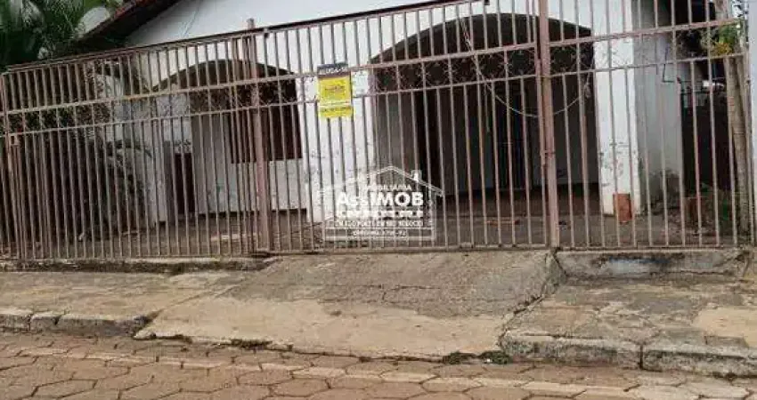 Casa com 3 quartos à venda na Rua Candico Neiva, Centro, Paracatu