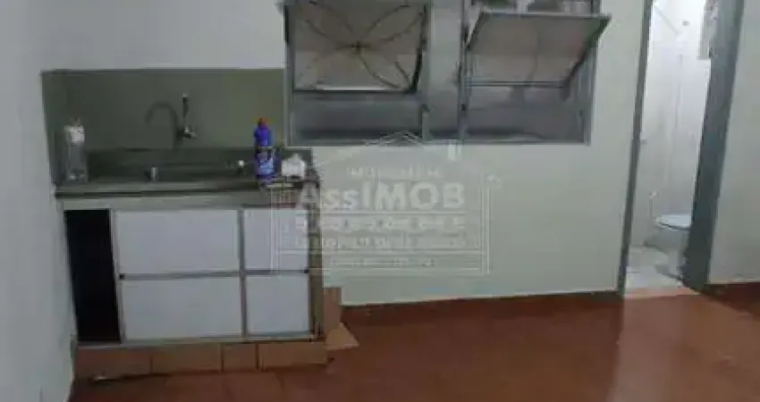 Kitinete para locação na Av. Olegario Maciel no bairro Centro em PARACATU- MG