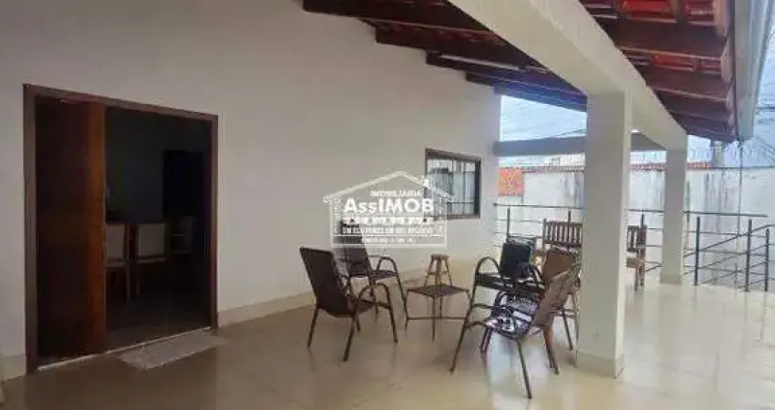 Casa Ampla à Venda com 5 Quartos, Suíte e Excelente Área de Lazer