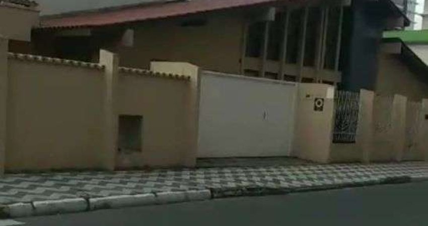 Casa de 160m² c/ 5 dormitórios e mezanino residencial e comercial no Centro em importante avenida
