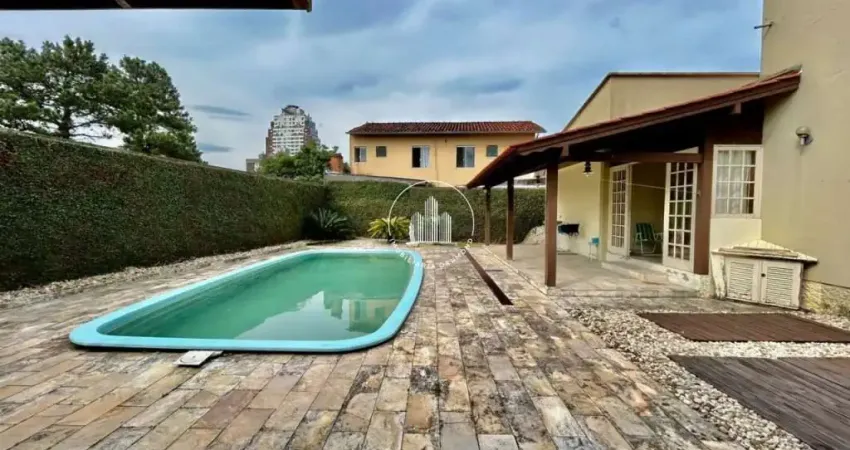 Casa de 154m² privativos no Centro de Palhoça/SC. - EST