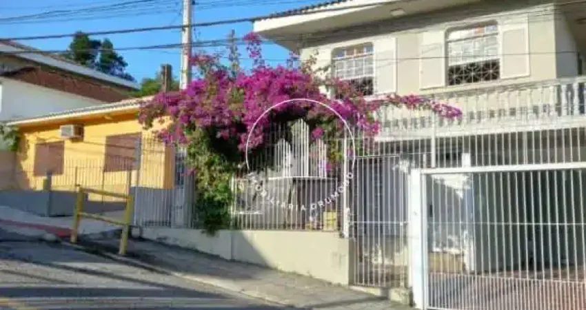 Casa 4 Quartos com 1 Suíte - Centro