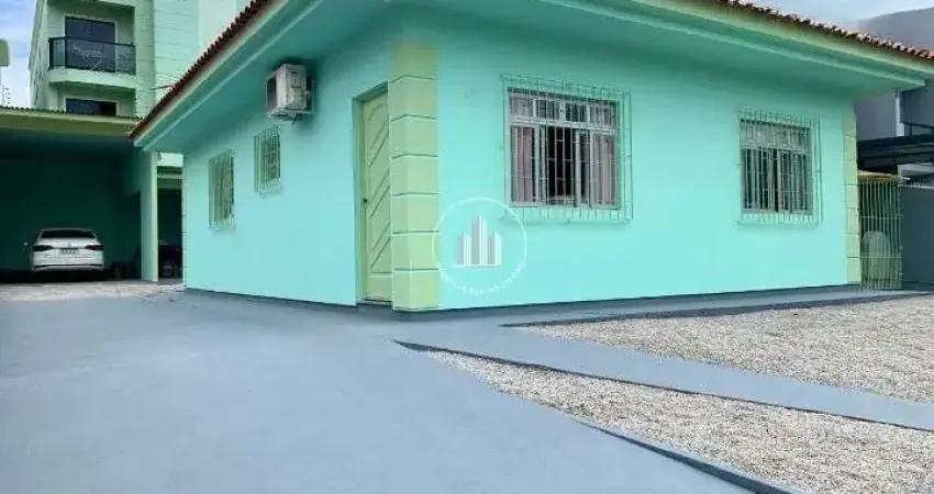 Casa com 3 quartos à venda na Rua Manoel Marques Júnior, 840, Serraria, São José