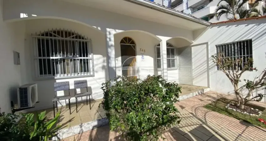 Casa com 3 quartos à venda na Rua Santo Antônio, 745, Barreiros, São José