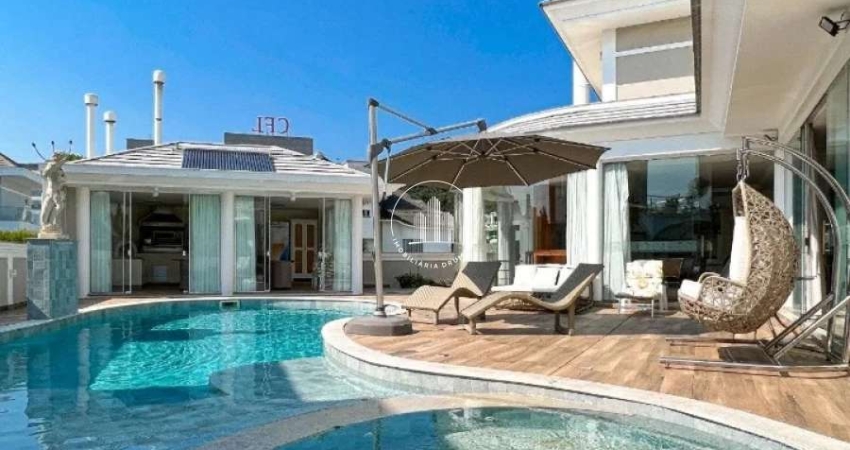 Casa 1200m² com 5 Quartos e Suítes em Jurerê Internacional