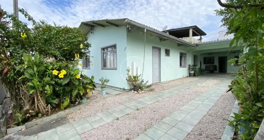Casa com 5 quartos à venda na Rua José Fermínio Marçal, 228, Prado de Baixo, Biguaçu