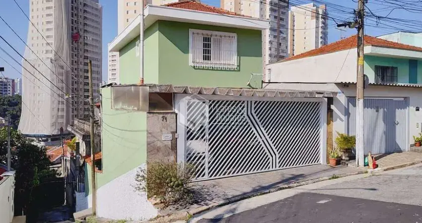 (SOBRADO + 1 CASA)  COM 216M² COM 2 AMPLOS DORMITÓRIOS, ÁREA GOURMET E 3 VAGAS DE AUTO COM PORTÃO A