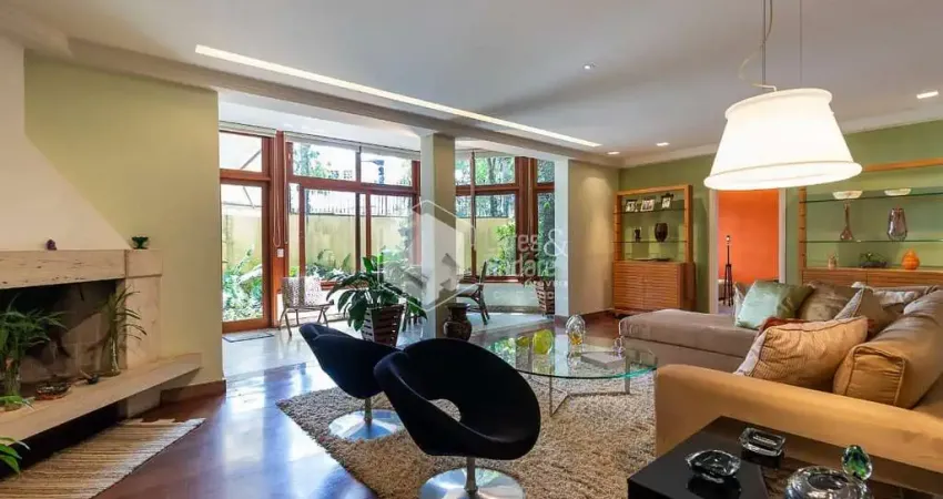 Casa tipo para venda com 4 quartos, sendo 3 suítes, 440m²