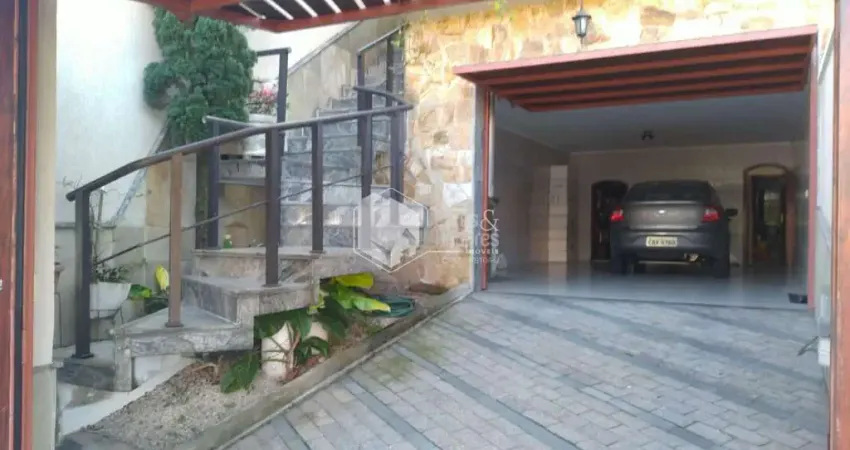 Sobrado à venda, 300m², 4 dormitórios (sendo 3 suítes) + 1 Dep. Empregada, 4 vagas, Churrasqueira-