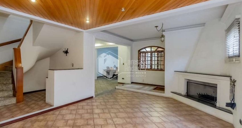 Casa tipo para venda com 5 quartos, sendo 5 suítes, 425m²