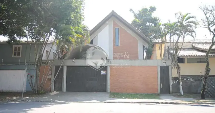 Sobrado para venda com 4 quartos, sendo 2 suítes, 390m²