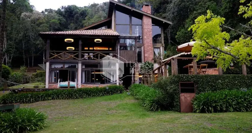 Casa em condomínio para venda com 4 quartos, sendo 3 suítes, 630m²