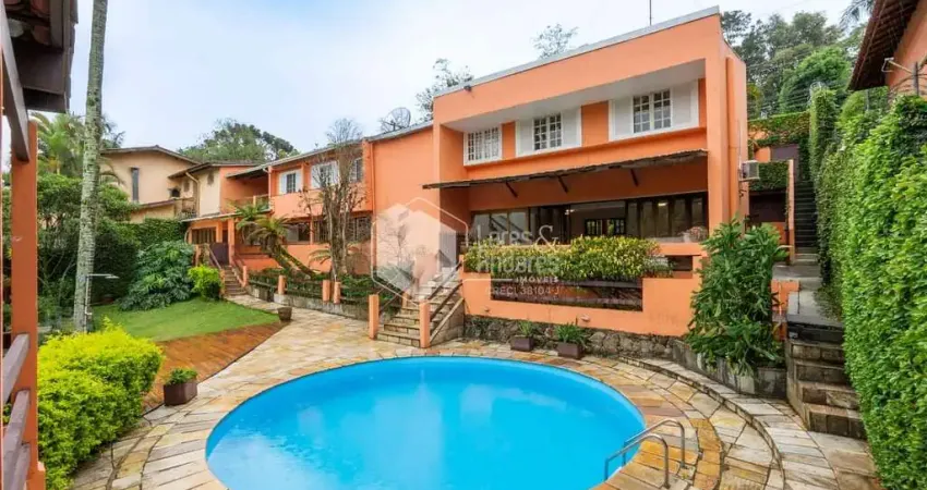 Casa tipo para venda em Granja Viana com 5 quartos, sendo 2 suítes, 380m²
