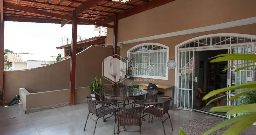 Casa tipo para venda com 3 quartos, sendo 1 suíte, 191m²