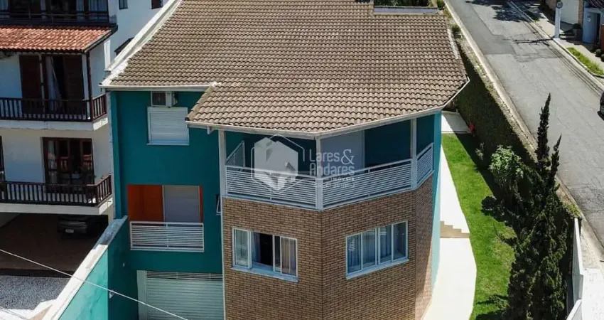 Casa em condomínio para venda com 5 quartos, sendo 4 suítes, 370m²