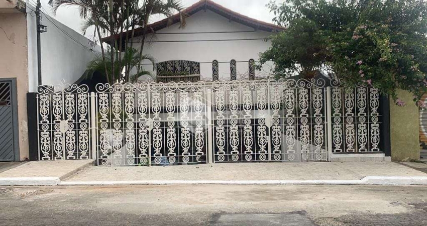 CASA À VENDA, COM 270M² COM 3 DORMS SENDO 2 SUÍTES, EDÍCULA E CHURRASQUEIRA, VAGA PARA ATÉ 5 CARROS