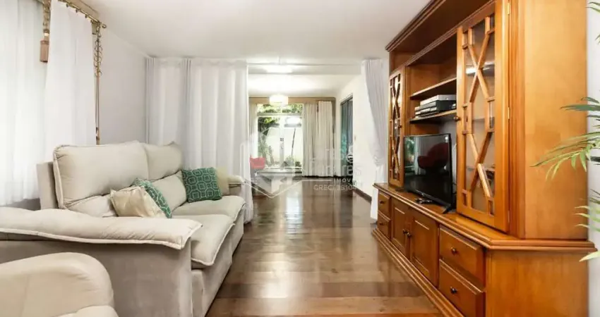 Casa tipo para venda com 3 quartos, sendo 1 suíte, 335m²