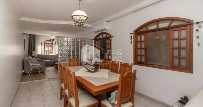 Casa tipo para venda com 5 quartos, sendo 2 suítes, 300m²