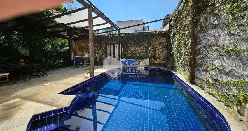 Casa tipo para venda com 3 quartos, sendo 3 suítes, 372m²