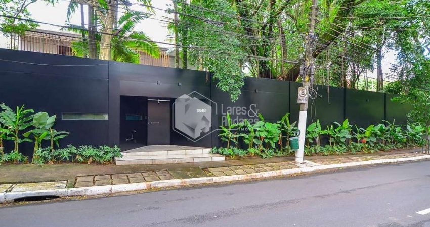 Casa tipo para venda com 4 quartos, sendo 4 suítes, 1,117m²