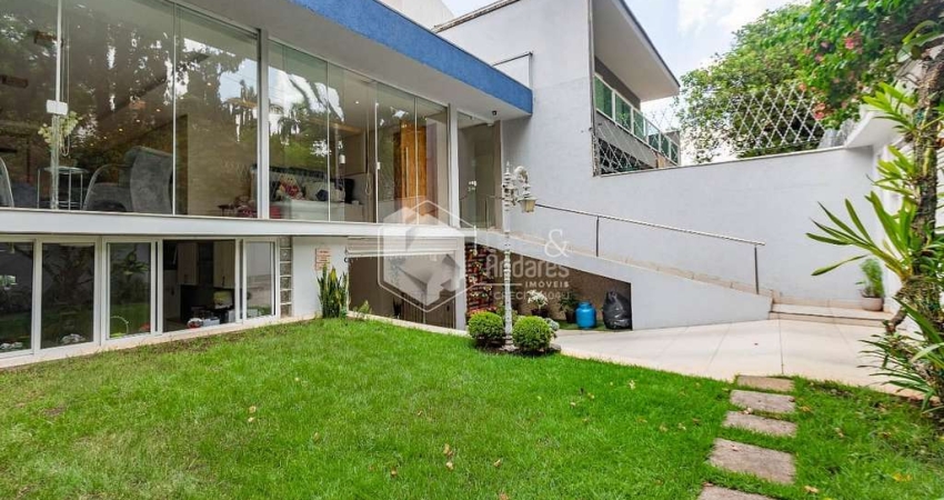 Casa tipo para venda com 6 quartos, sendo 4 suítes, 530m²
