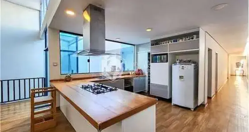 Casa tipo para venda em Vila Anglo Brasileira com 6 quartos, sendo 1 suíte, 370m²