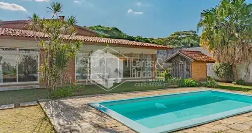 Casa tipo para venda com 3 quartos, sendo 3 suítes, 589m²