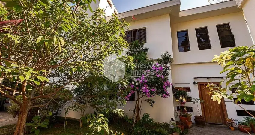 Casa tipo para venda com 4 quartos, sendo 4 suítes, 459m²